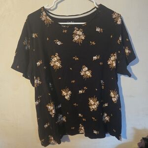 Croft & Barrow Black Floral Short Sleeve Tee